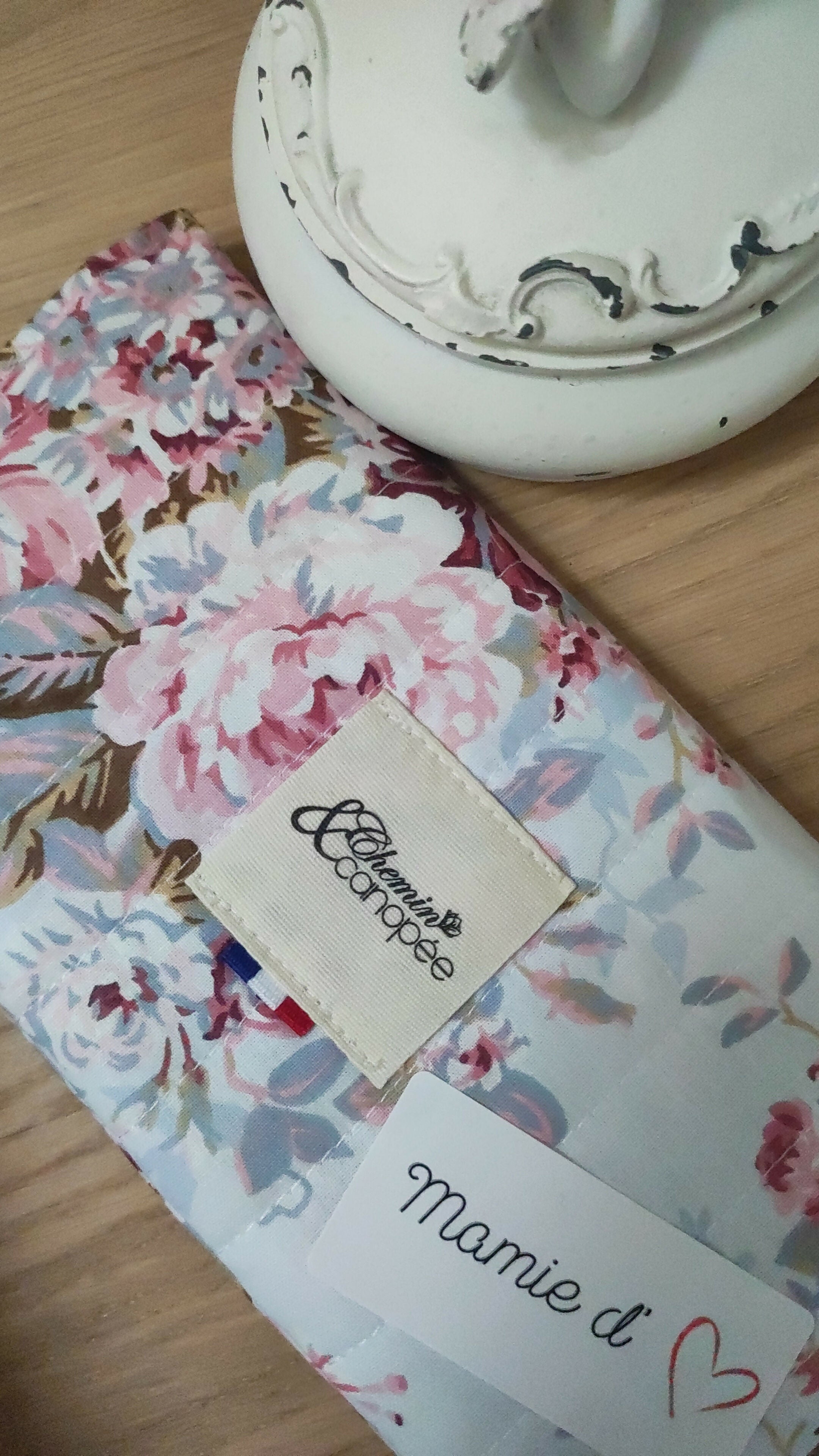 Checkbook holder