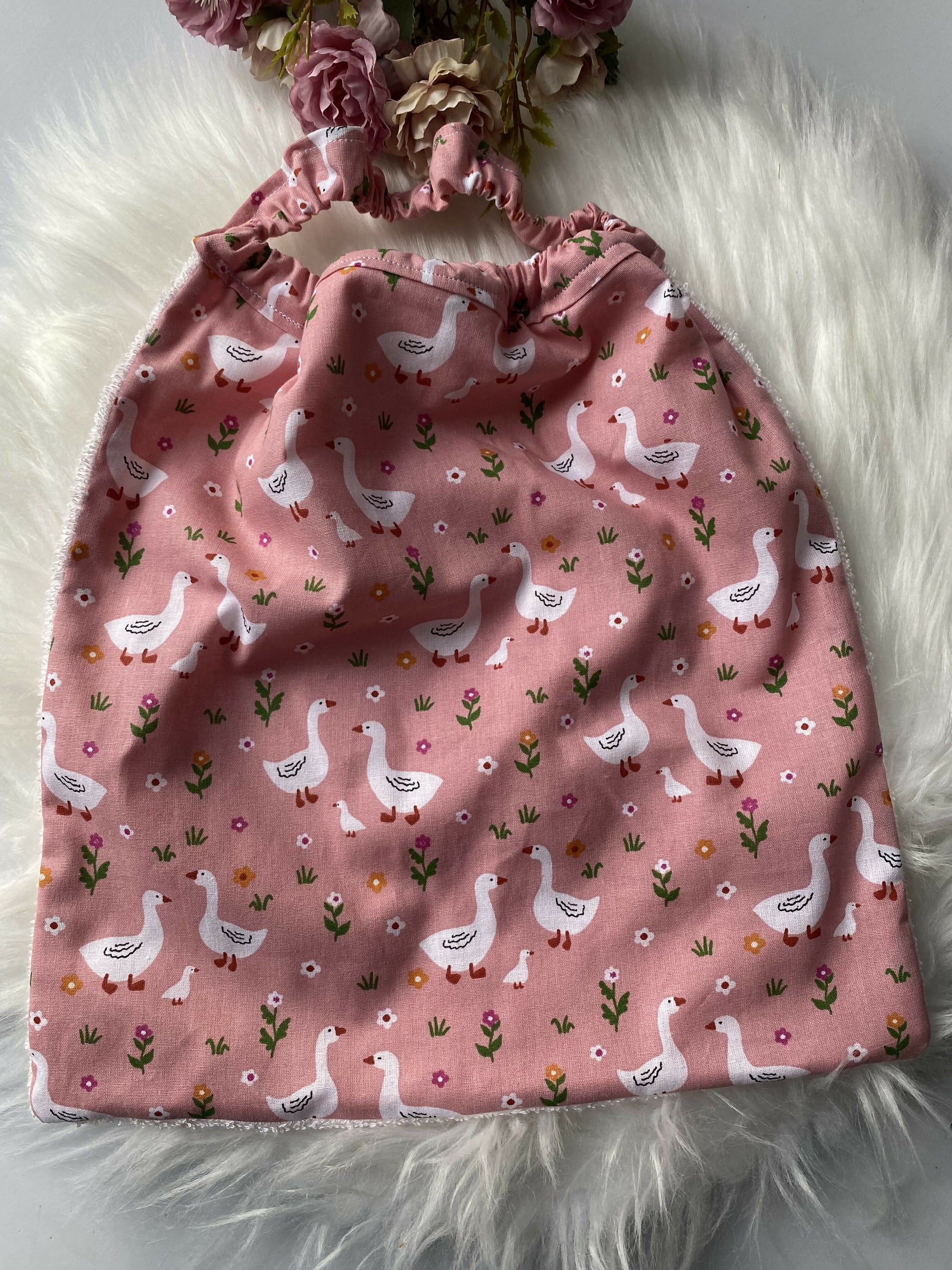 BAVOIR MATERNELLE OIES ROSES 