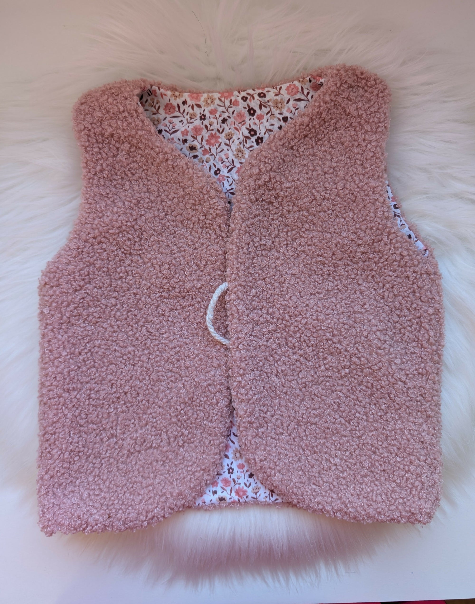 Gilet de berger réversible 18 mois 3 ans fleurs roses bouclettes