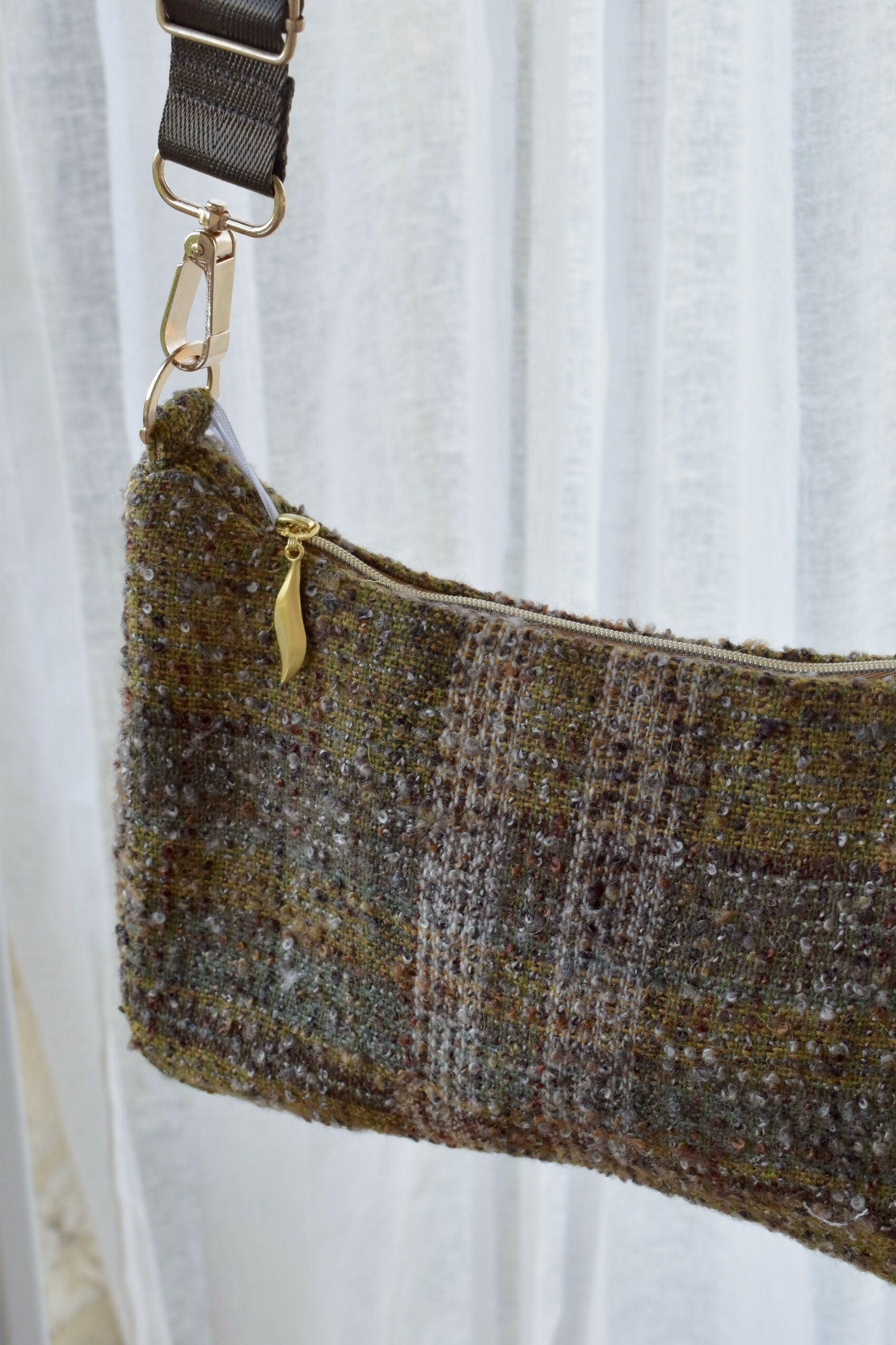 sac-baguette-laine-vert-marron-tweed-bouclette-carreaux-chic-ethique-artisanale-fait-main-tendance-upcycling-4