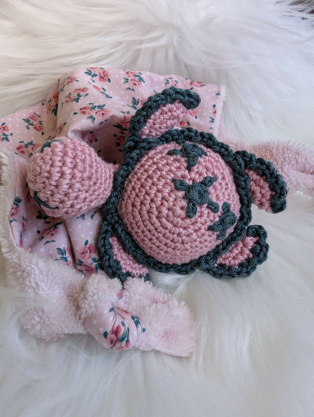 PINK TURTLE AND FLOWERS COMFORTER