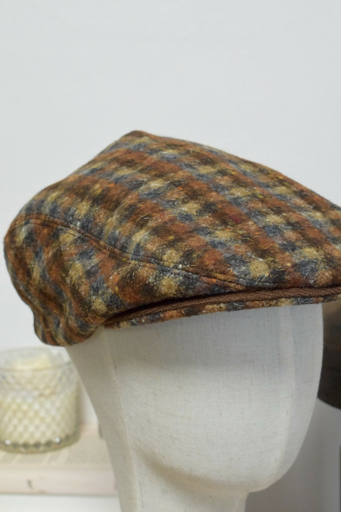casquette-plate-laine-carreaux-marron-orange-homme-chic-ethique-artisanale-fait-main-tendance-upcycling-8