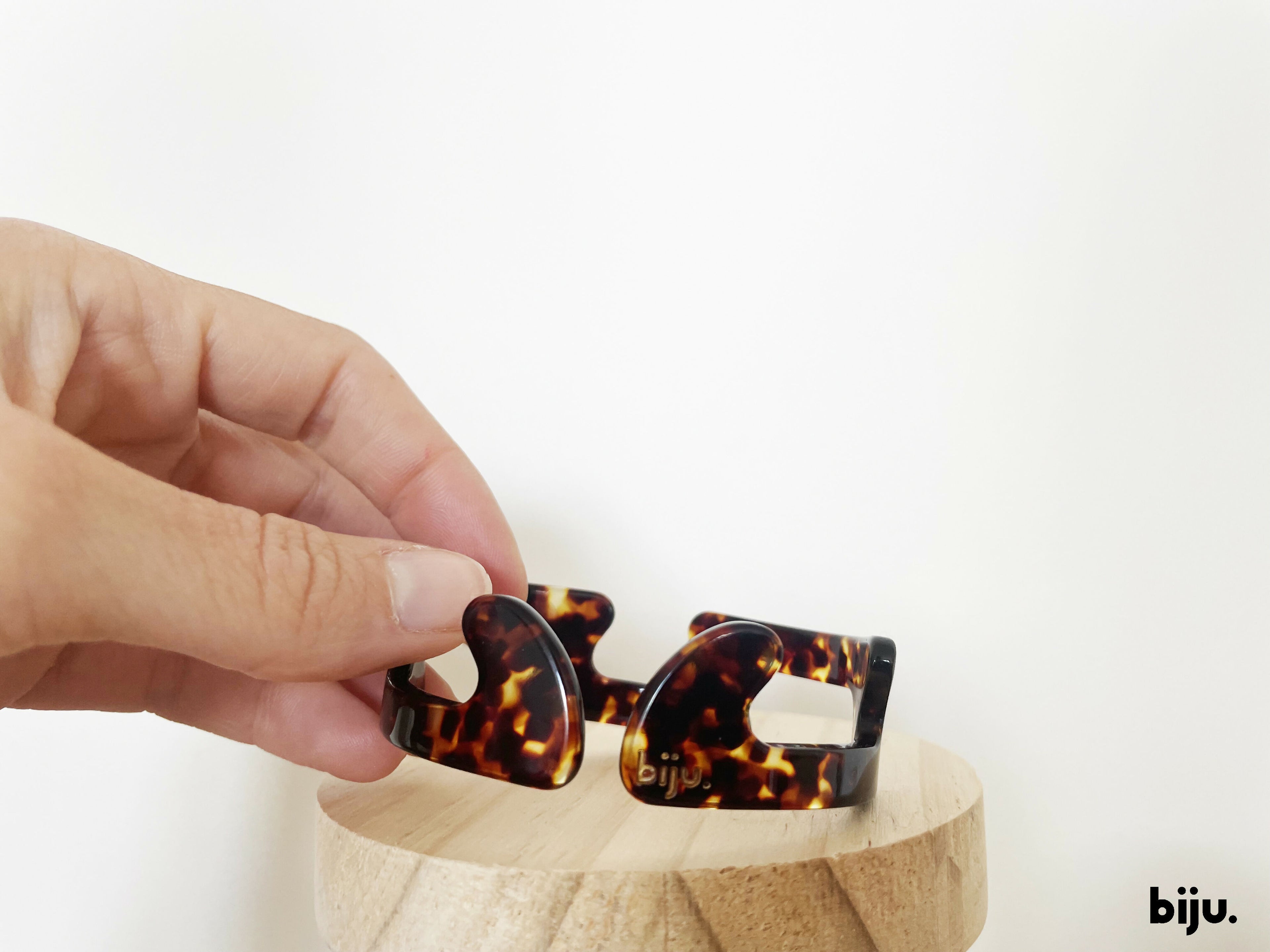 biju. le bracelet support de téléphone
