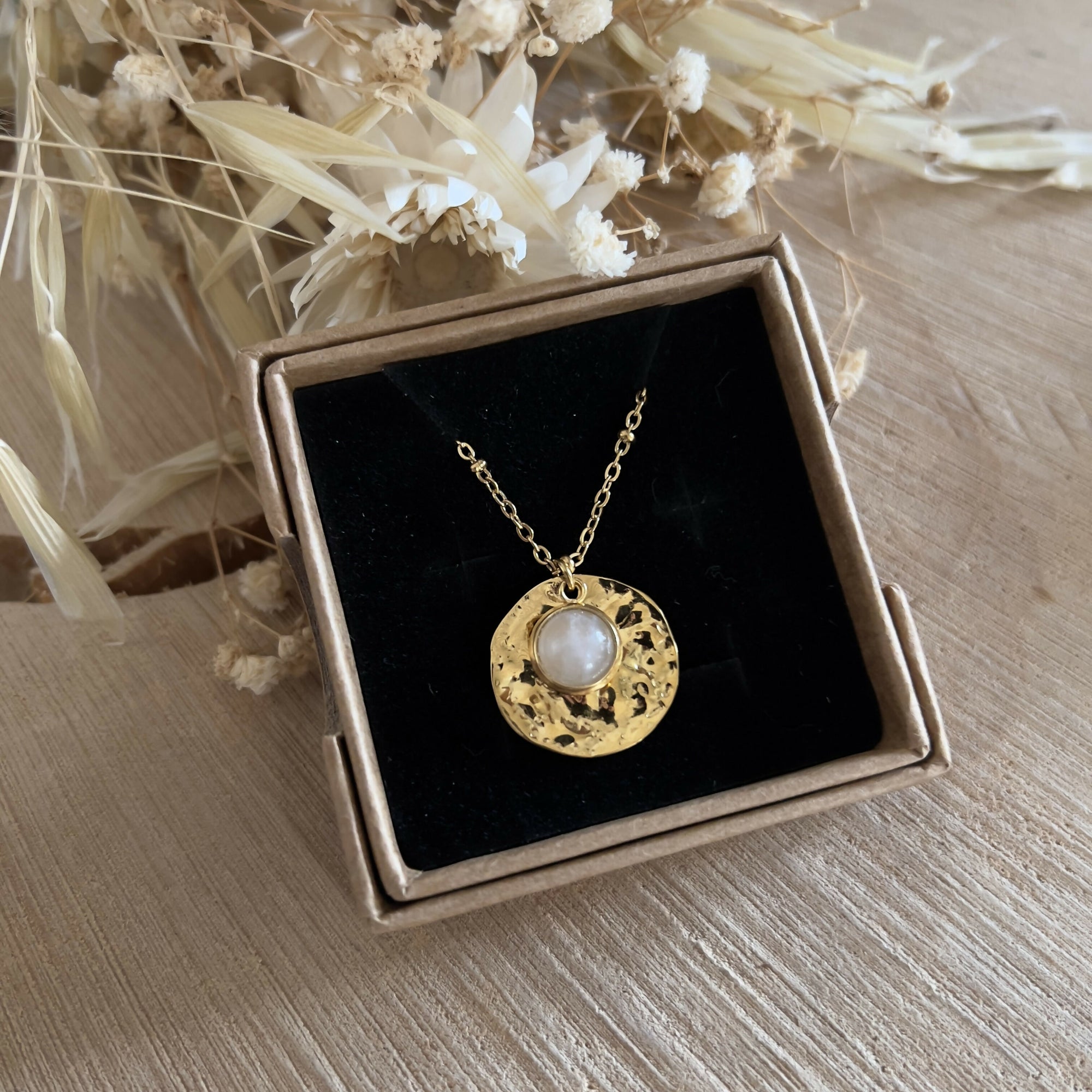 Collier pendentif martelé & quartz rose