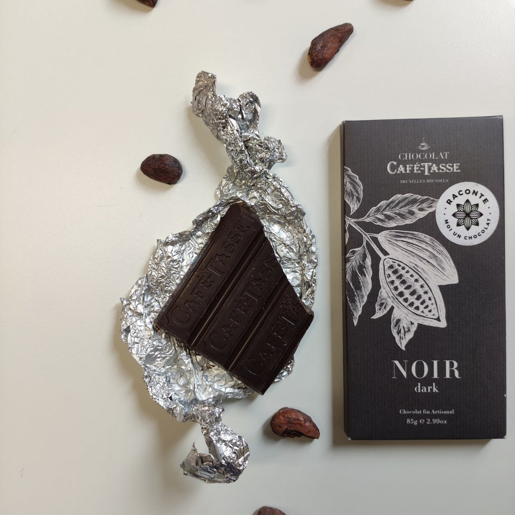Une tablette de chocolat noir intense, qui vous permettra de découvrir pleinement les arômes du cacao, et le goût unique de cette tablette de chocolat noir