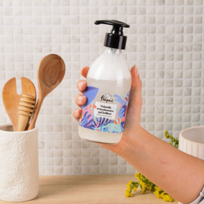 Liquide vaisselle reconstitué dans sa bouteille