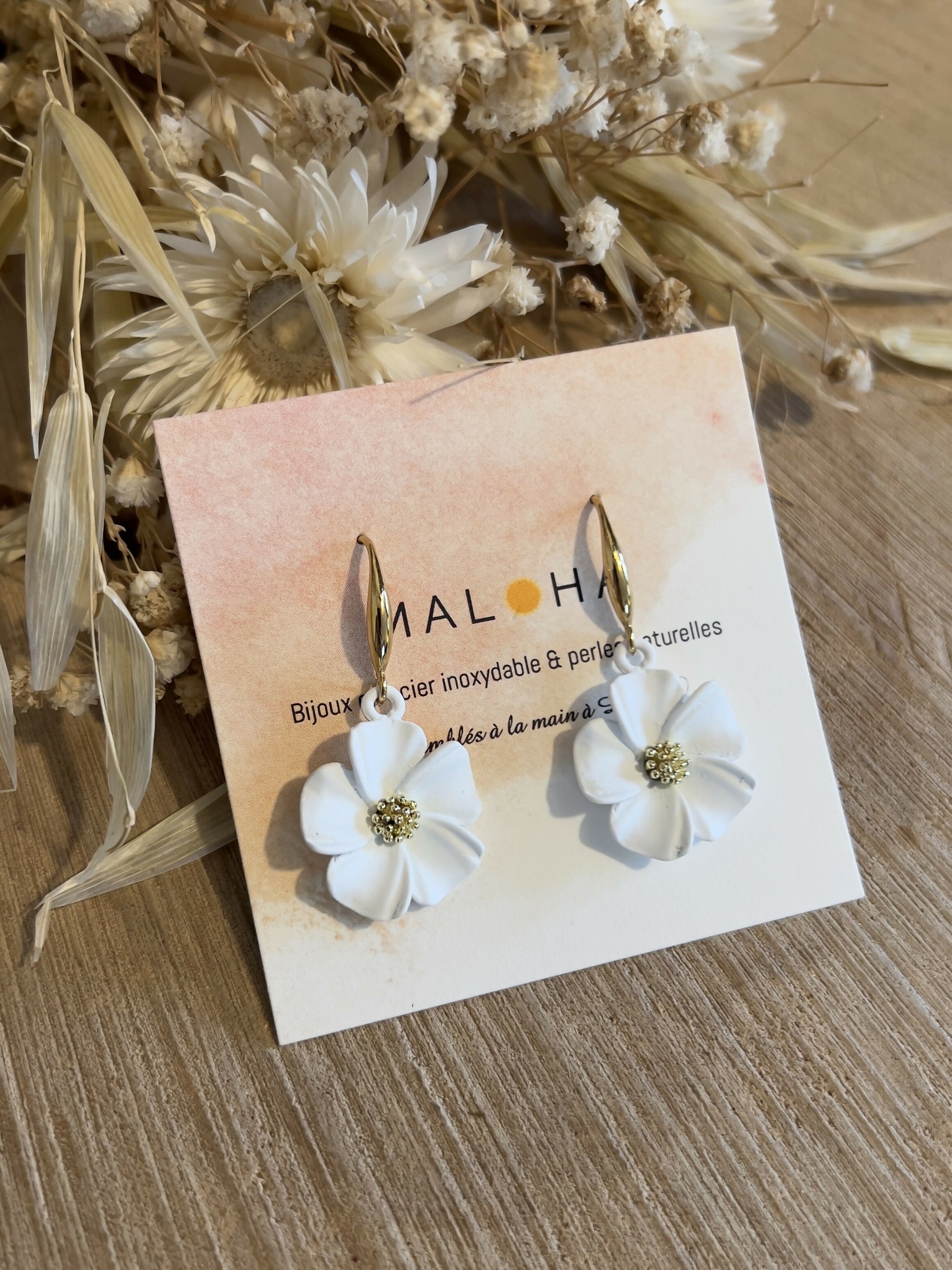 BO pendantes fleurs blanches