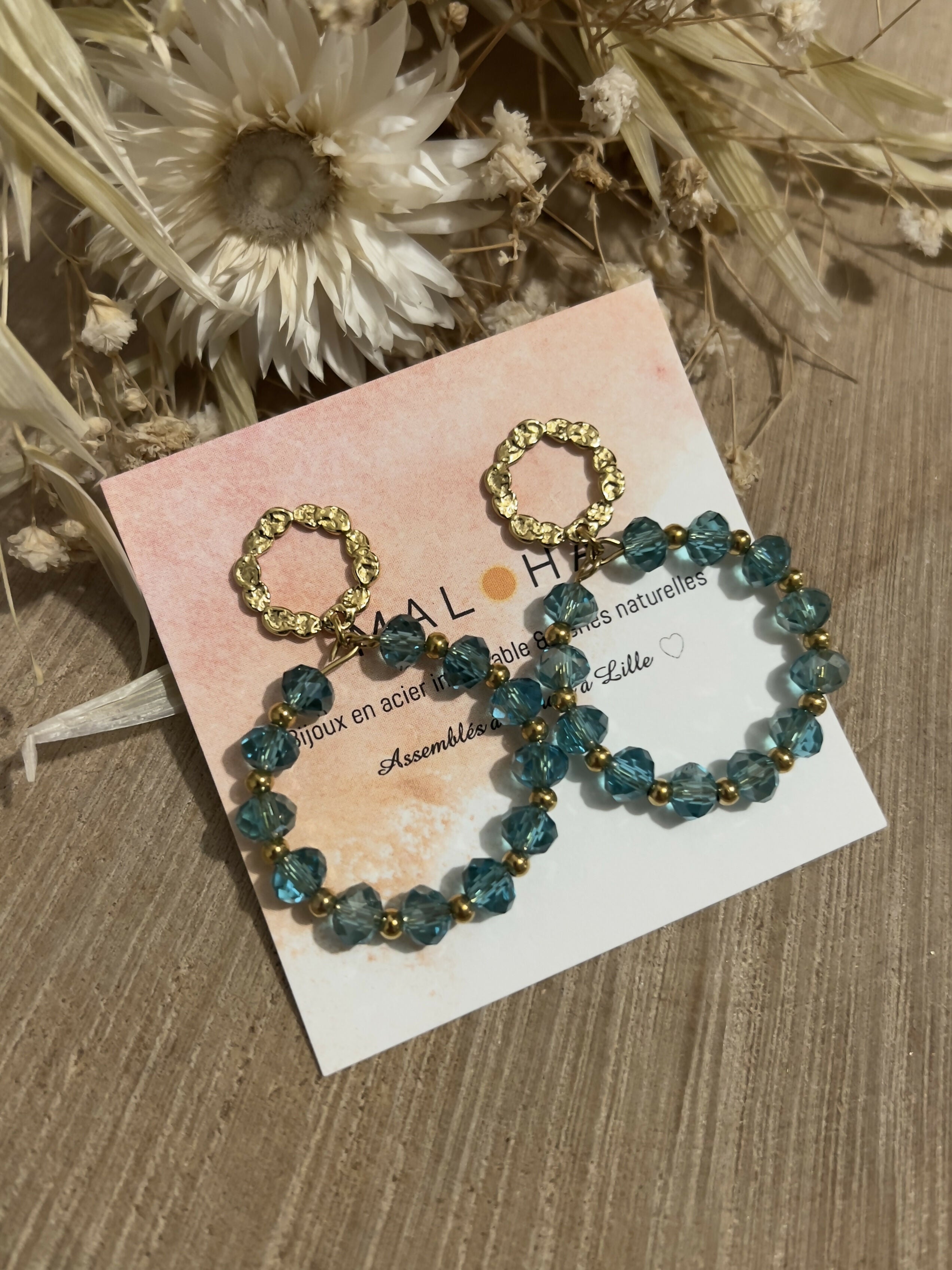 HAMMERED CIRCLE + GREEN GLASS BEADS