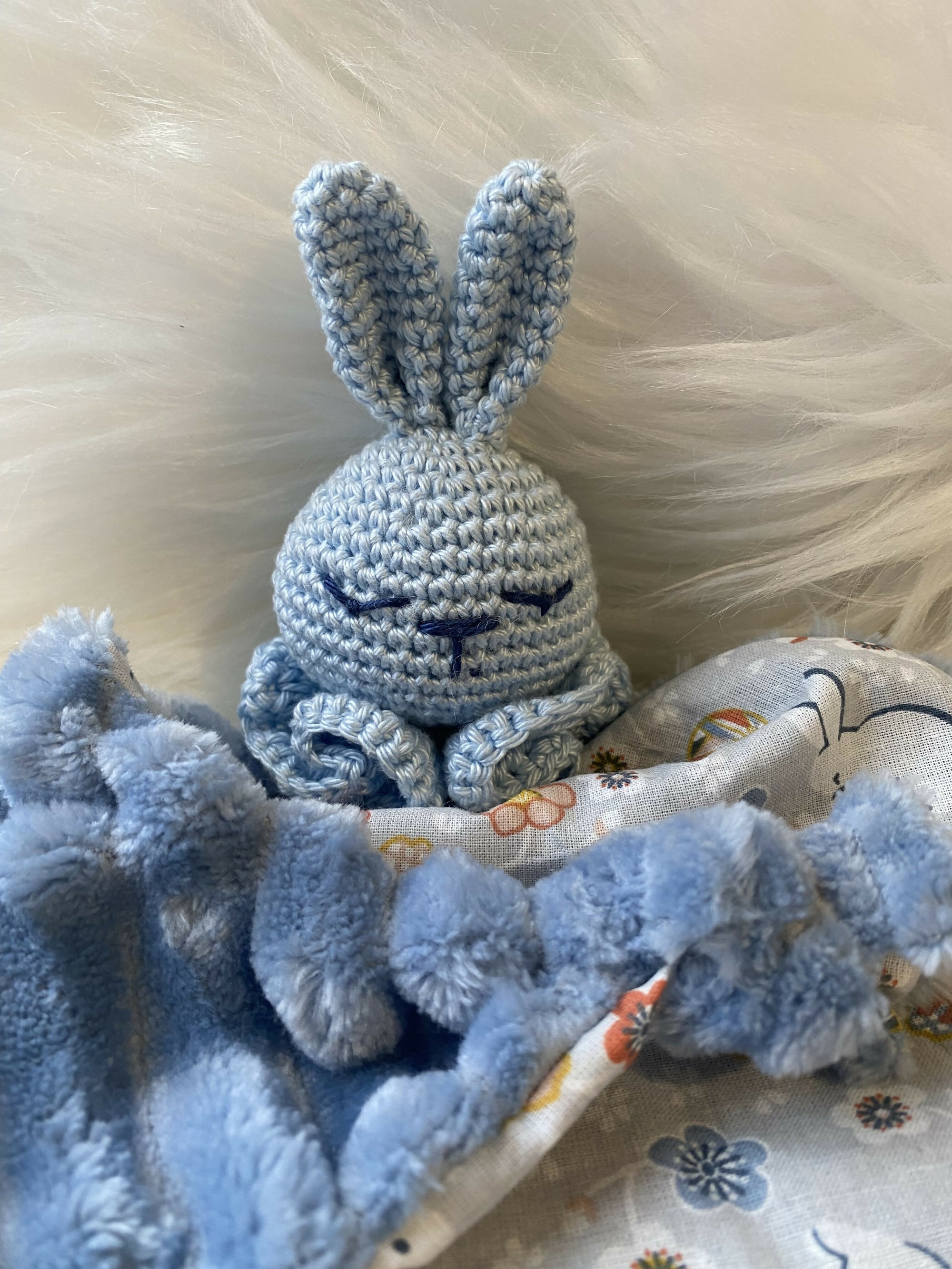DOUDOU LAPIN BLEU MINCKY1