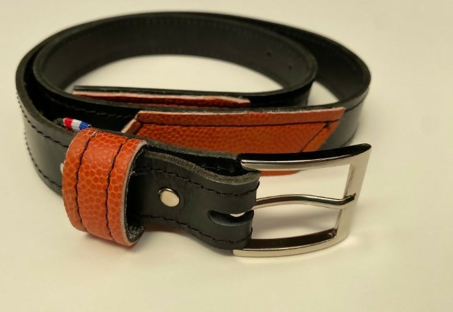 Ceinture cuir et ballon de Basket