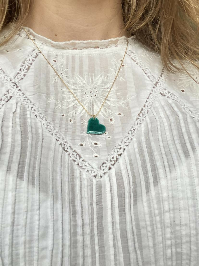 collier valentine émail porté