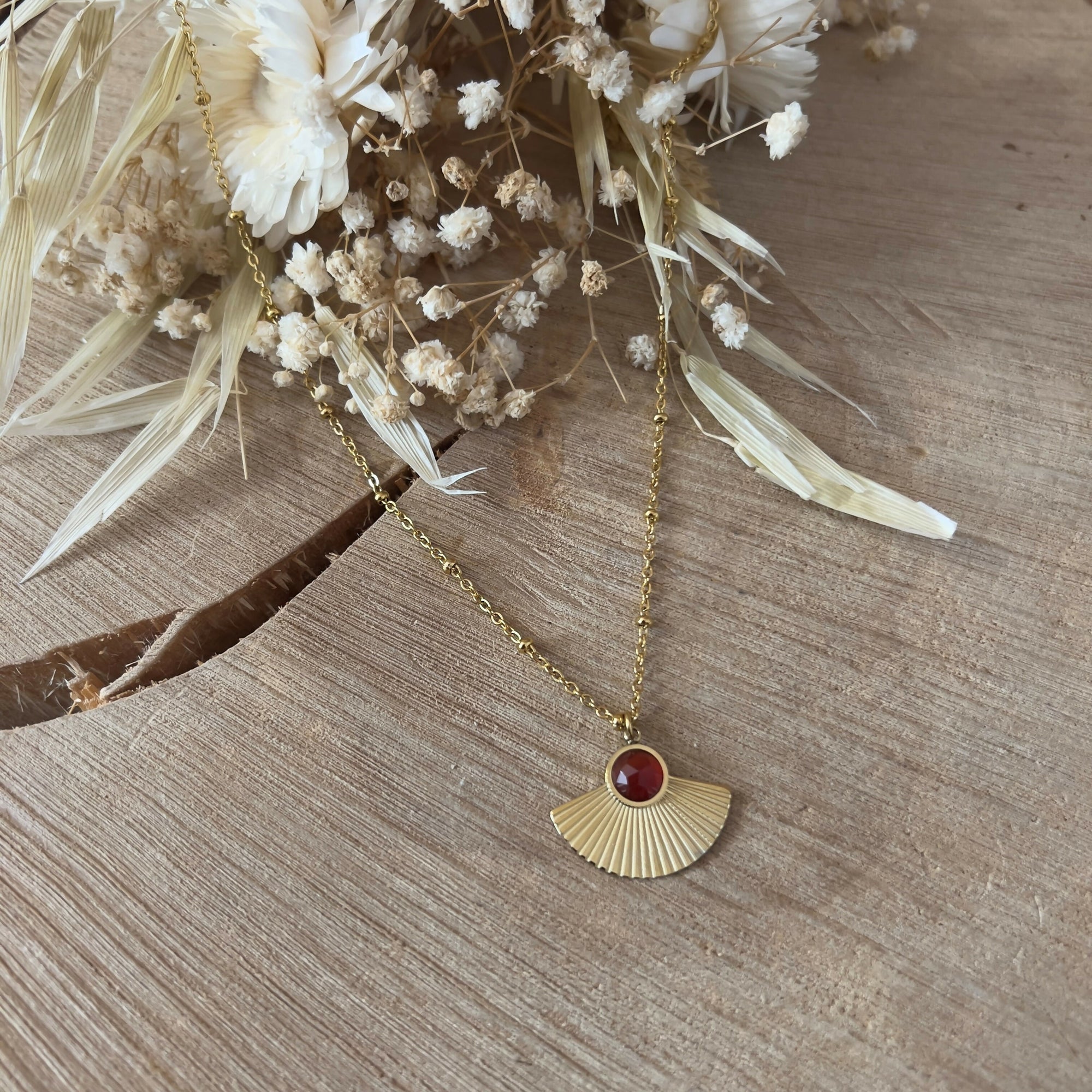 collier soleil eventail rouge