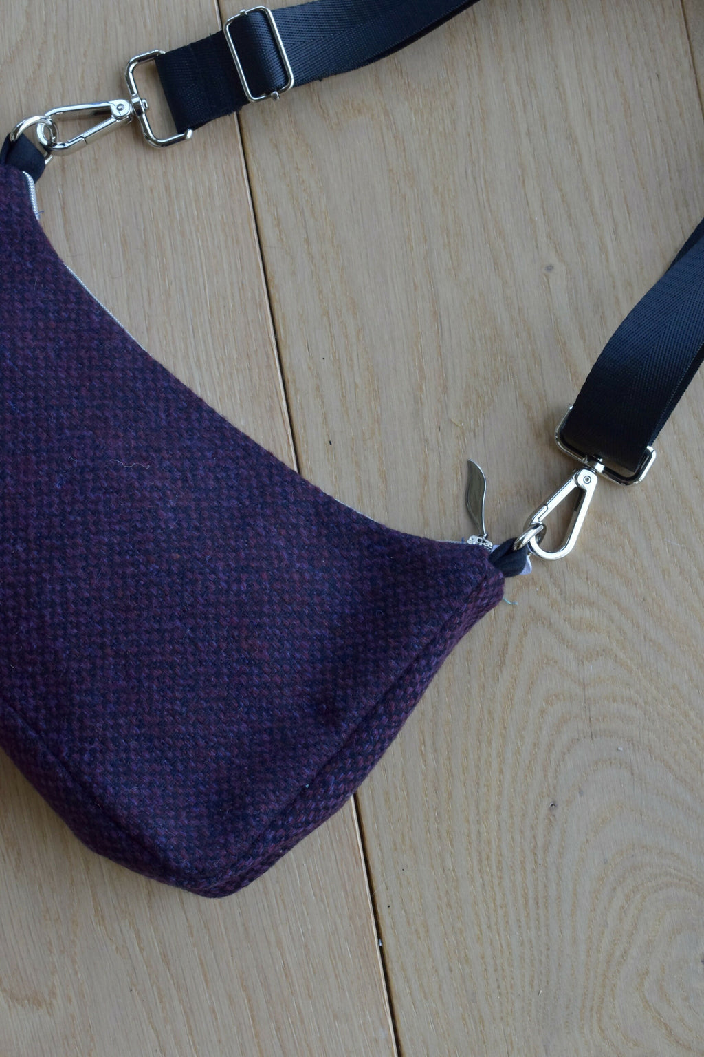 sac-baguette-laine-violet-noir-tweed-chic-ethique-artisanale-fait-main-tendance-upcycling-6
