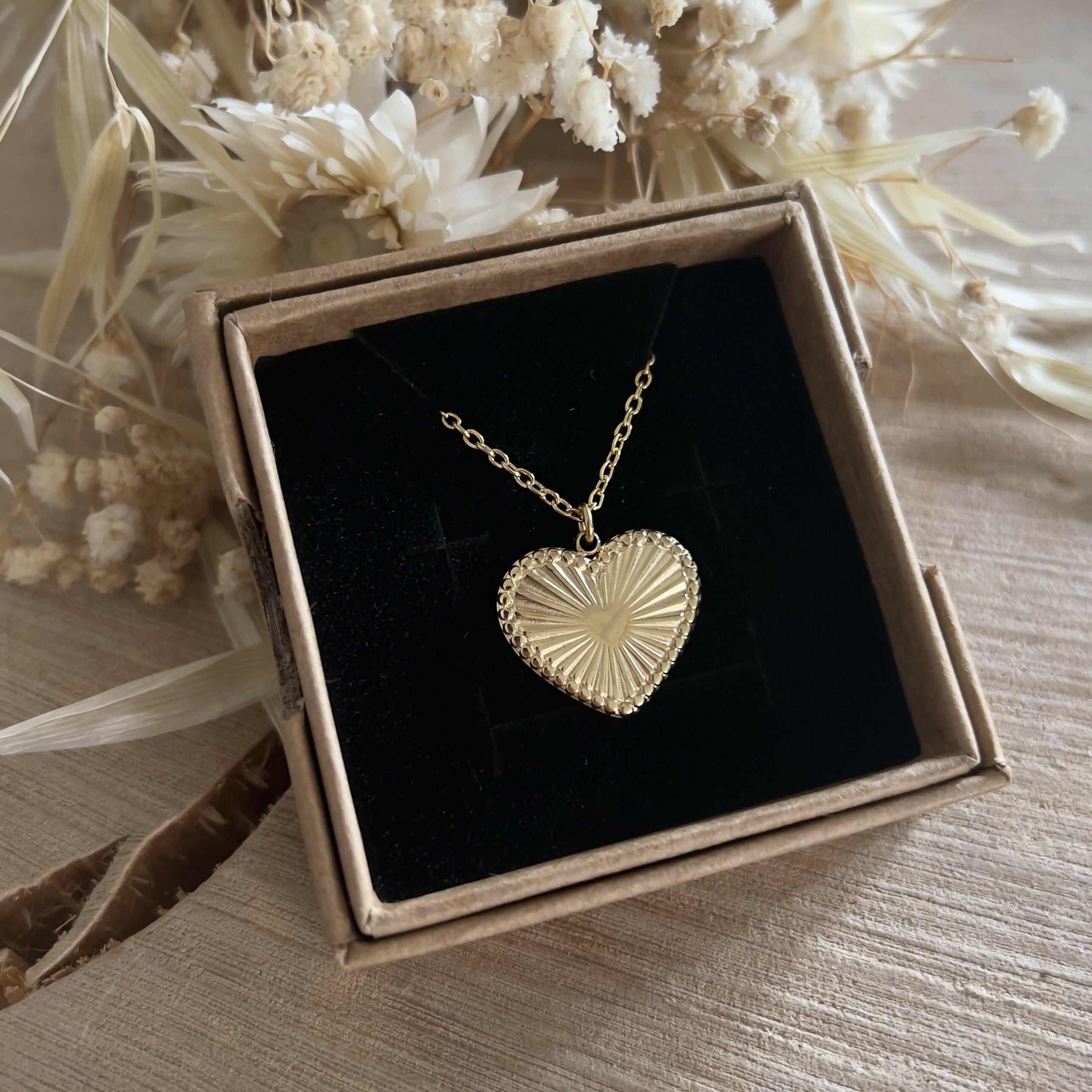 Collier gros coeur strié